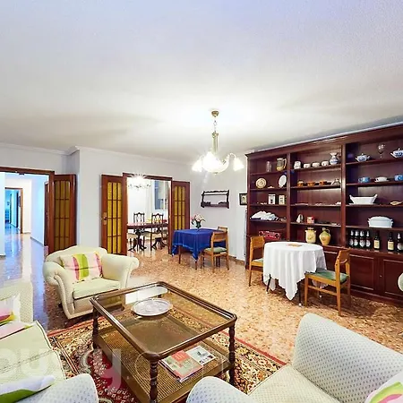 Homestay Classic Bedroom In The Center Of *