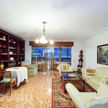 Classic Bedroom In The Center Of Homestay *